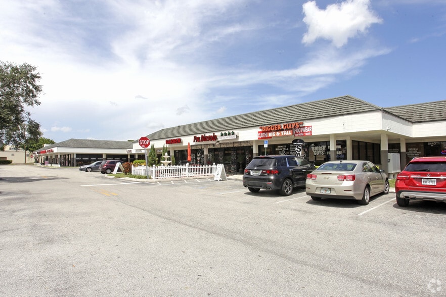 5424-5464 N University Dr, Lauderhill, FL for lease - Building Photo - Image 3 of 4