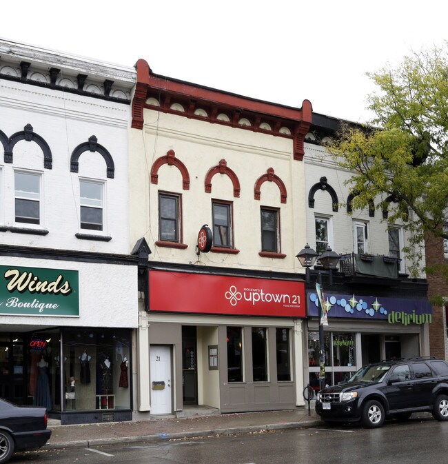 Plus de détails pour 21 King St N, Waterloo, ON - Commerce de détail à vendre