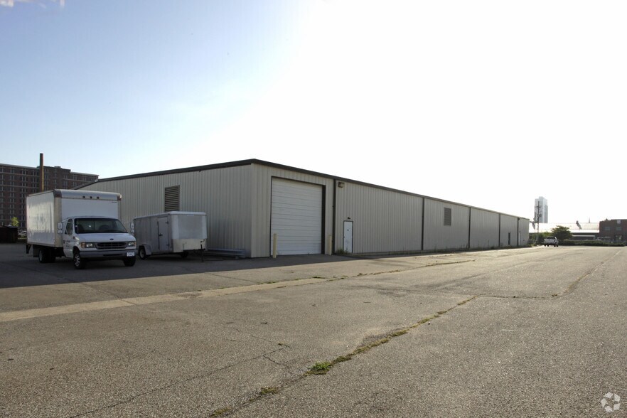 830 S 9th St, Louisville, KY à louer - Photo du bâtiment - Image 2 de 2