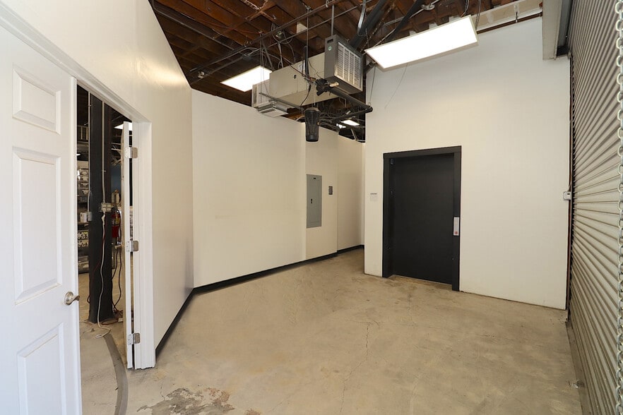 2614 Crenshaw Blvd, Los Angeles, CA à louer - Photo du bâtiment - Image 2 de 33