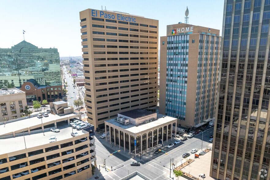 320 Texas Ave, El Paso, TX à louer - Aérien - Image 3 de 33