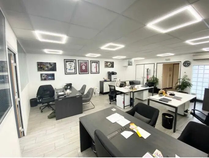 Bureau dans Boulogne-Billancourt à louer - Photo du bâtiment - Image 2 de 9