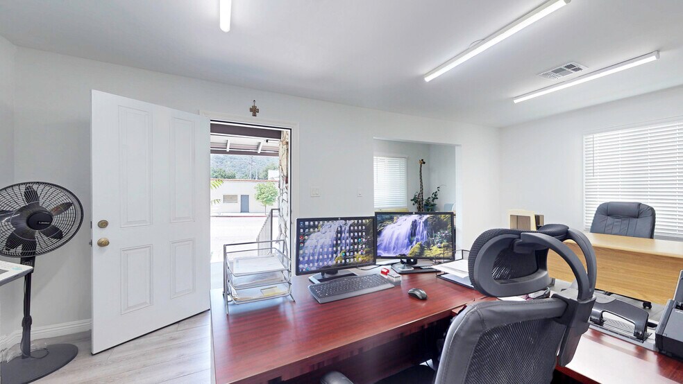 6851 Foothill Blvd, Tujunga, CA à vendre - Photo du bâtiment - Image 1 de 25