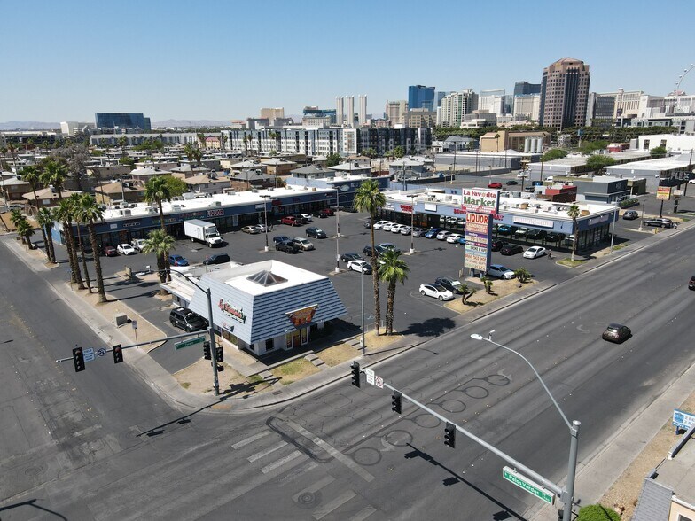 525-577 E Twain Ave, Las Vegas, NV à louer - Photo du bâtiment - Image 3 de 6