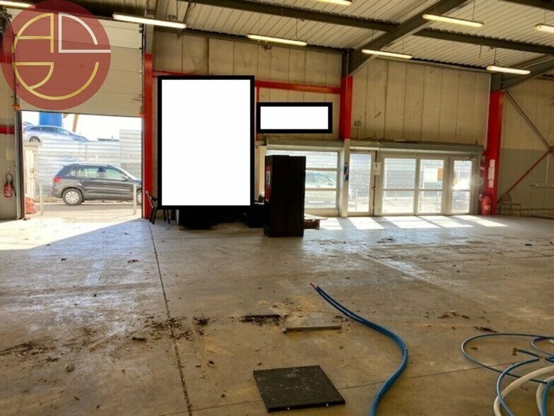 Retail in Aucamville for lease - Interior Photo - Image 3 of 4
