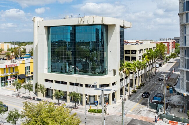 Plus de détails pour 5975 Sunset Dr, Miami, FL - Bureau à vendre