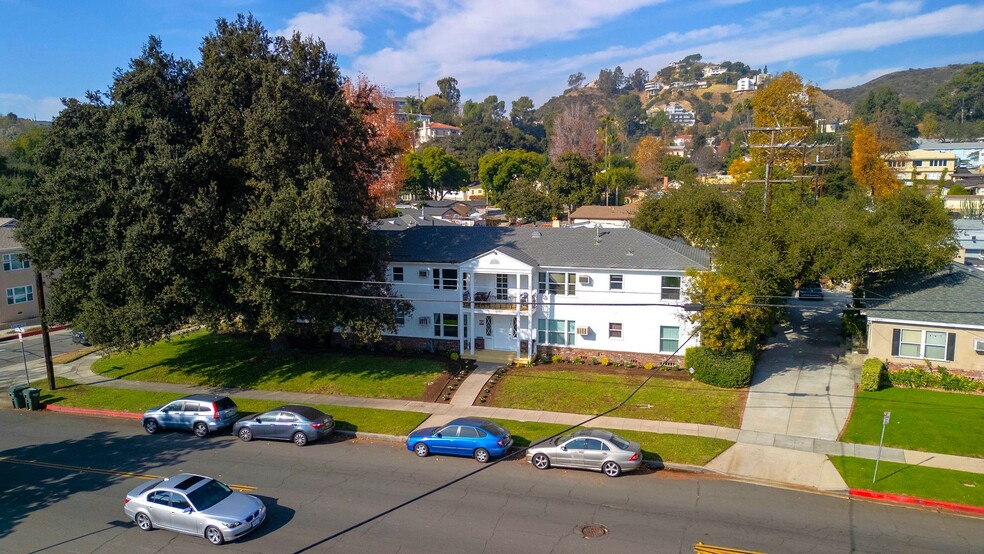 1815-1817 E Chevy Chase Dr, Glendale, CA for sale - Building Photo - Image 2 of 12