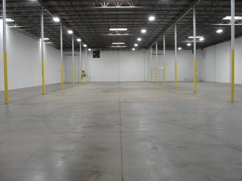 3605-3665 La Reunion Pky, Dallas, TX for lease - Interior Photo - Image 3 of 8