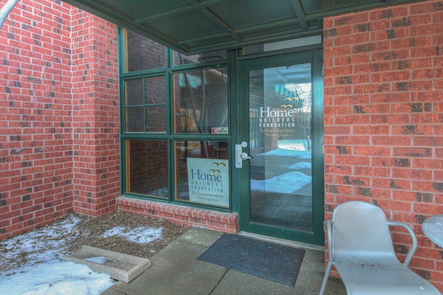 88 Inverness Cir E, Englewood, CO à vendre - Photo du bâtiment - Image 2 de 9