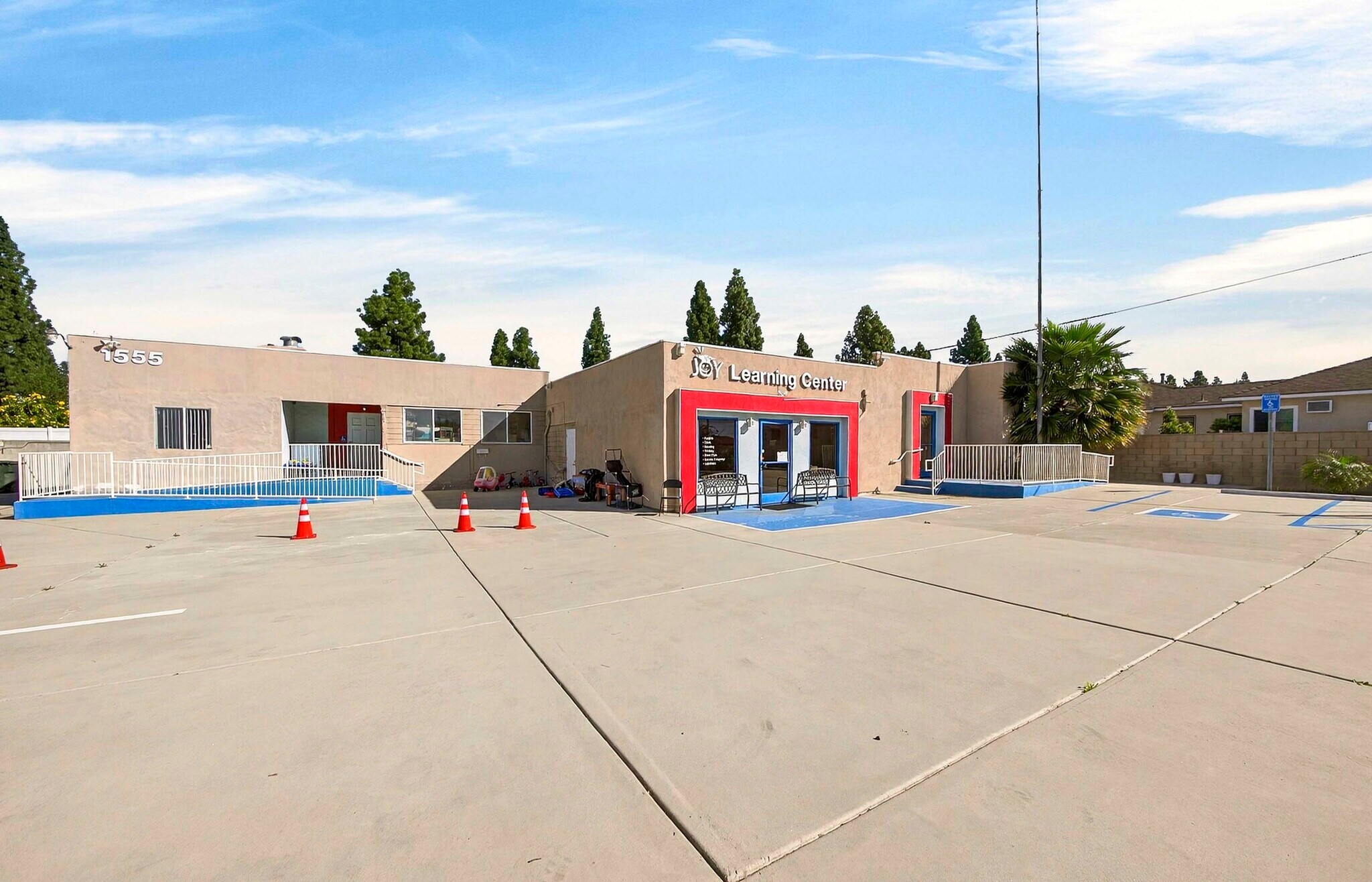 1555 W Commonwealth Ave, Fullerton, CA à vendre Photo principale- Image 1 de 41