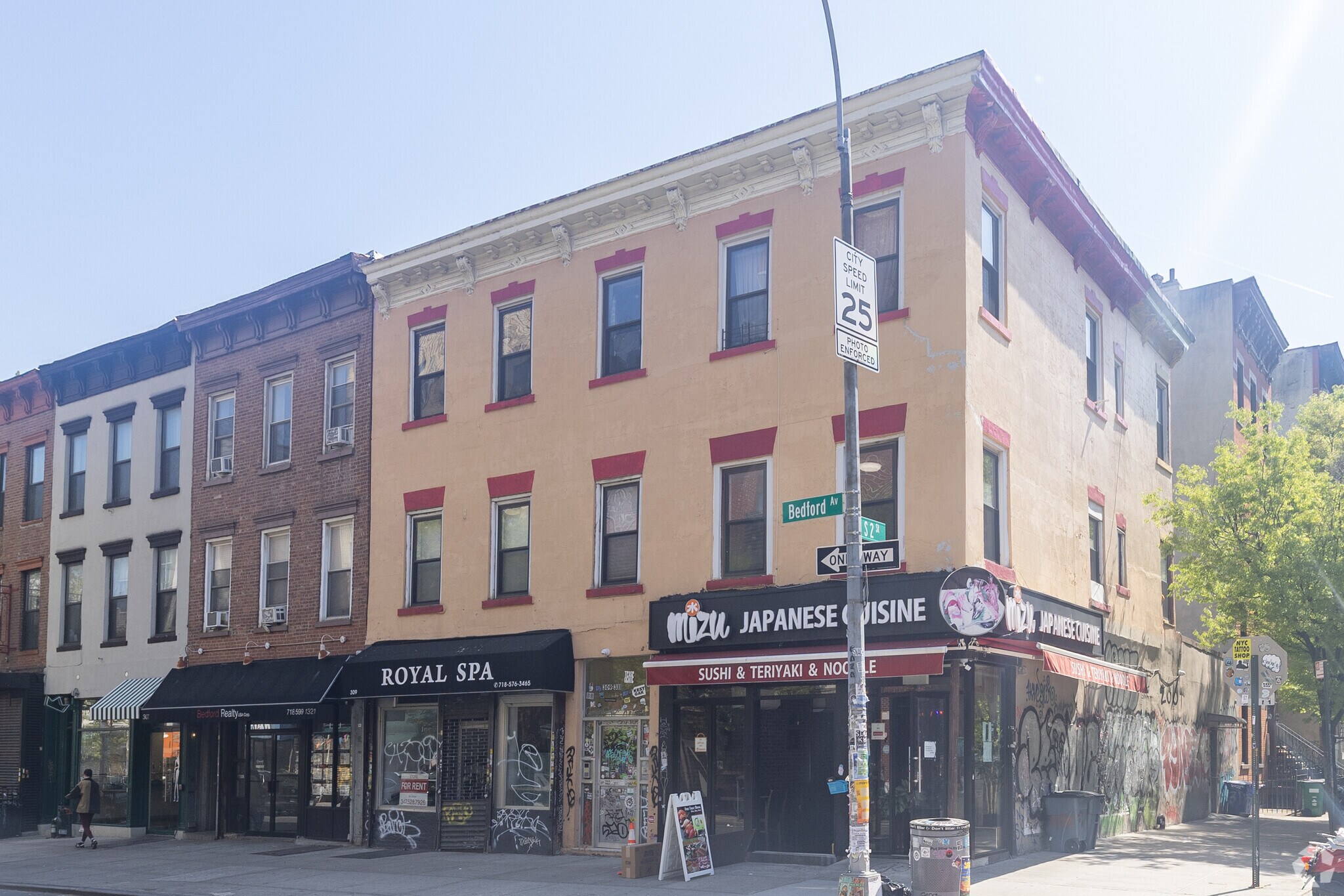 309 Bedford Ave, Brooklyn, NY à louer Photo principale- Image 1 de 8