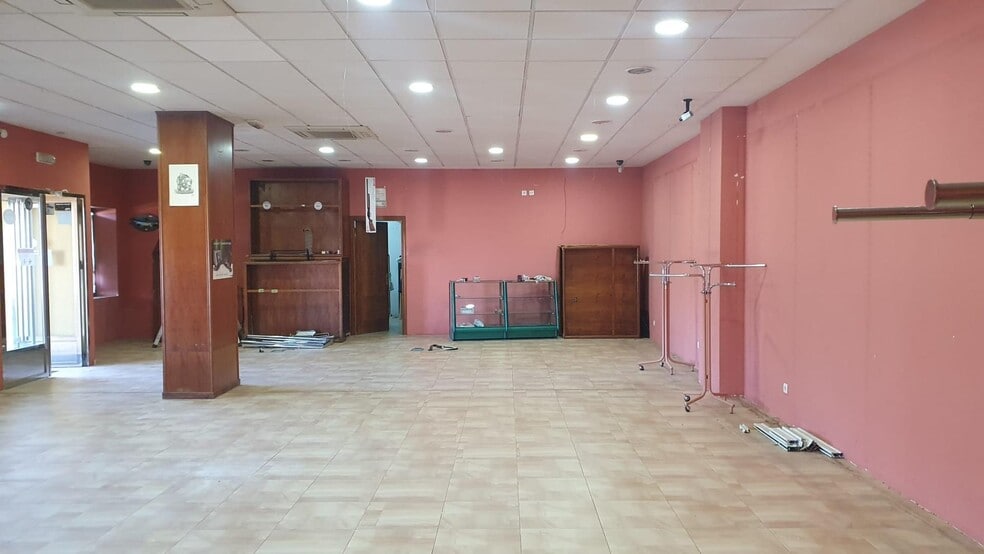 Retail in Cáceres, Cáceres for sale - Building Photo - Image 1 of 6