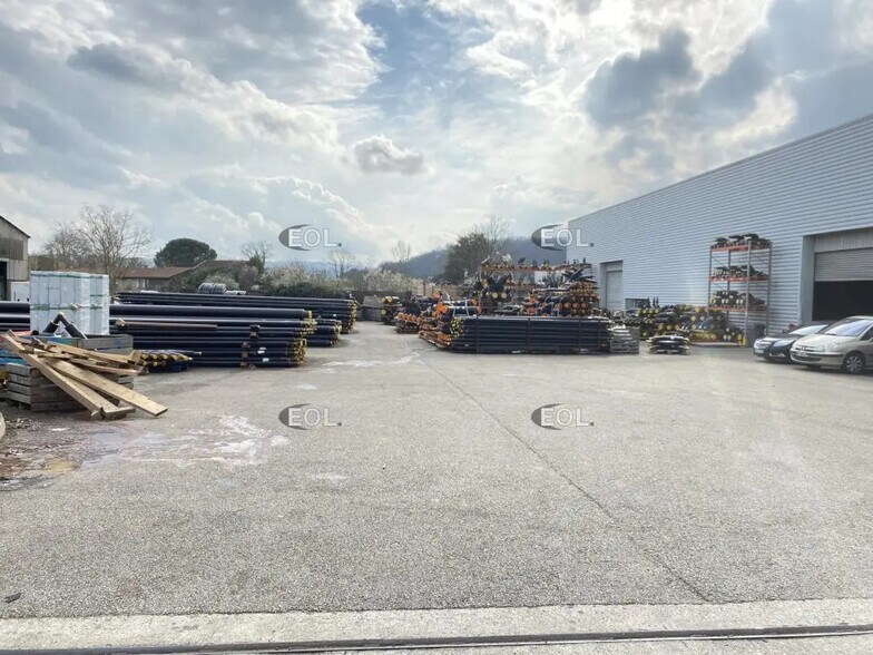 Industriel dans Grigny à louer - Photo de construction - Image 2 de 11