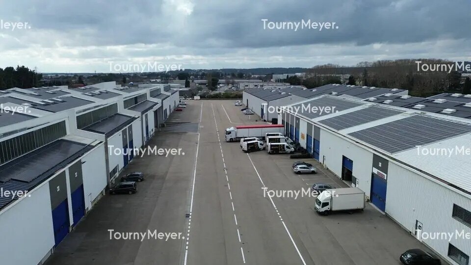 Flex in Nîmes for lease Building Photo- Image 1 of 8