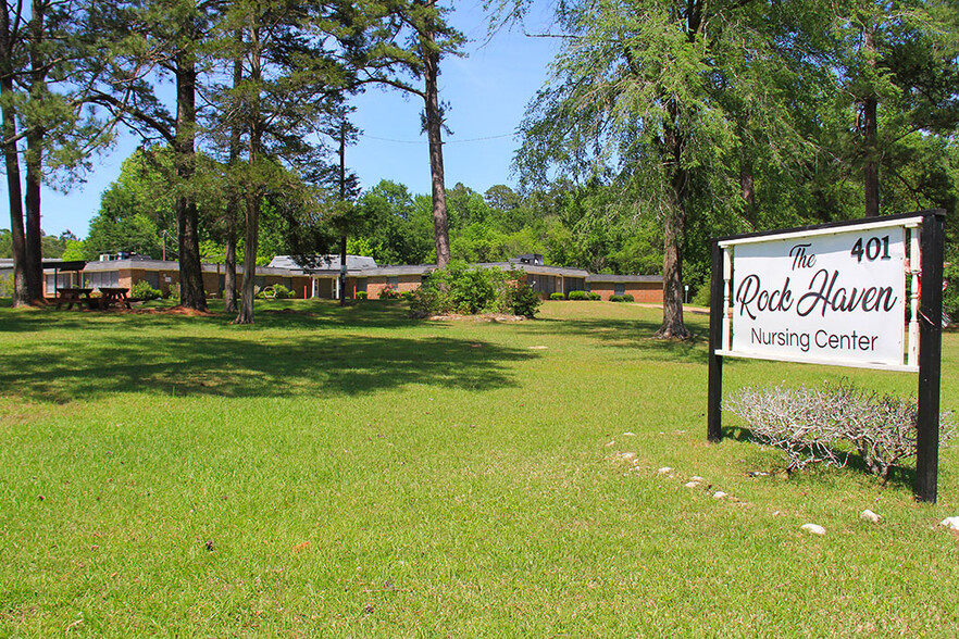 401 SE Stallings Dr, Nacogdoches, TX à vendre - Photo principale - Image 1 de 12