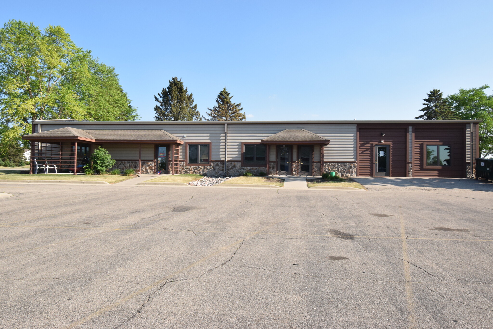 1950 N Wisconsin St, Elkhorn, WI à vendre Photo du bâtiment- Image 1 de 1