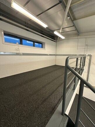 Plus de détails pour 59-75 Oakfield Clos, Tewkesbury - Coworking à louer