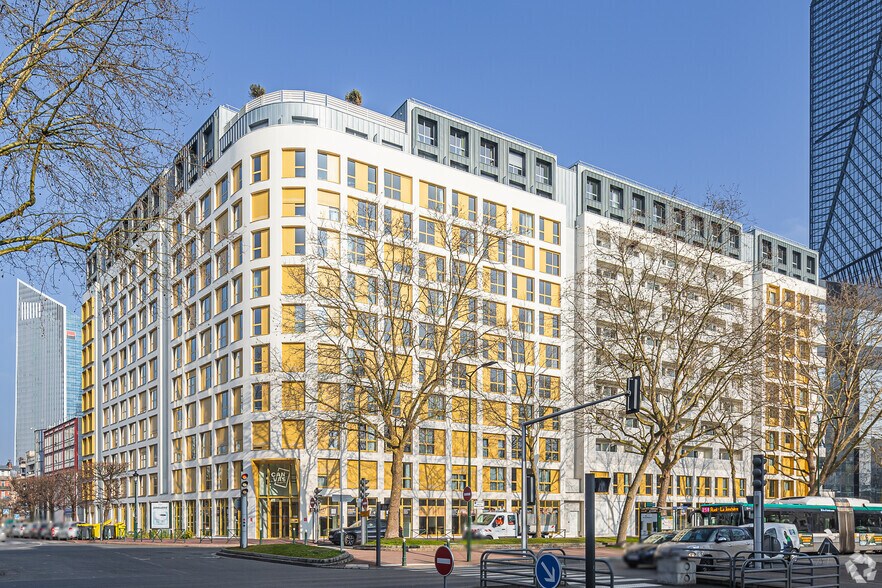 60 Avenue Du Général De Gaulle, Puteaux à louer - Photo du bâtiment - Image 1 de 4