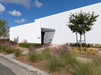 Plus de détails pour 1203-1243 W Trenton Ave, Orange, CA - Industriel à louer