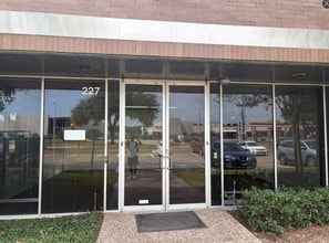 211-285 W Airtex Blvd, Houston, TX for lease Interior Photo- Image 2 of 7