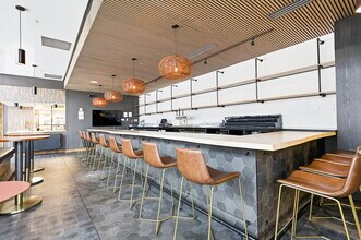 835 E Main St, Louisville, KY à louer Photo du bâtiment- Image 2 de 10