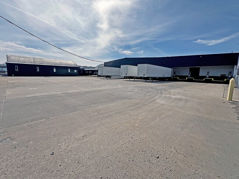 1200 N Logan St, Lincoln, IL à louer - Photo du bâtiment - Image 3 de 5
