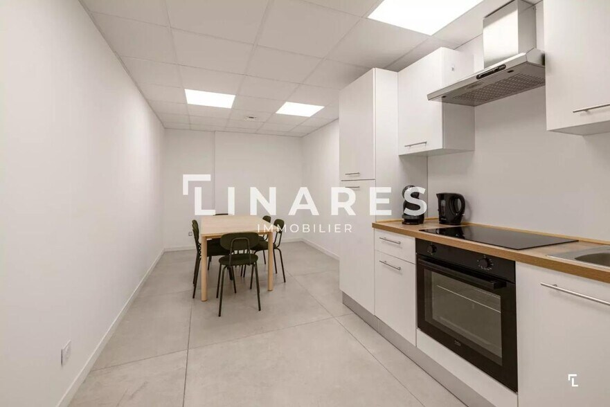 Office in Saint-Cyr-sur-Mer for lease - Interior Photo - Image 3 of 6