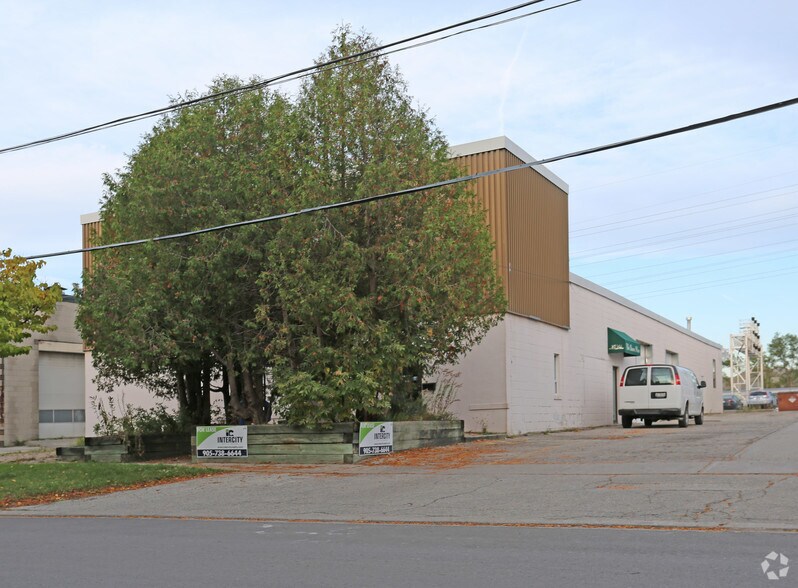 48 Fieldway Rd, Toronto, ON à vendre - Photo principale - Image 1 de 1