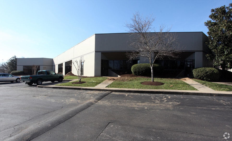 475 Metroplex Dr, Nashville, TN for lease - Building Photo - Image 2 of 8