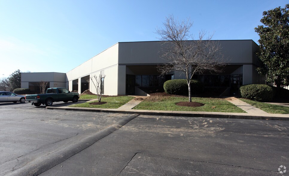 475 Metroplex Dr, Nashville, TN à louer - Photo du bâtiment - Image 2 de 8