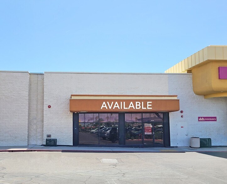 82126-82158 Hwy 111, Indio, CA à louer - Photo du bâtiment - Image 2 de 3