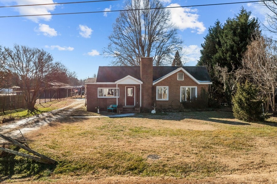 814 E Mills Dr, Landis, NC à vendre - Photo du bâtiment - Image 3 de 6