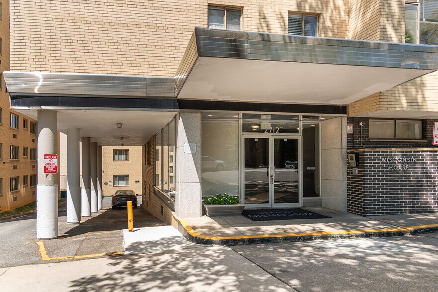 2712 Wisconsin Ave NW, Washington, DC à vendre - Photo du bâtiment - Image 3 de 29
