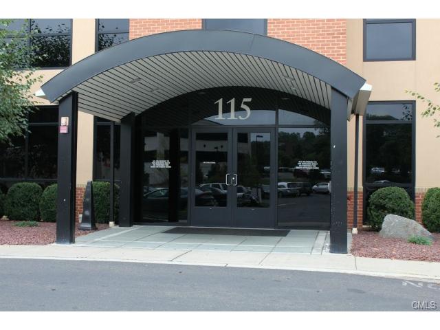 115 Technology Dr, Trumbull, CT à louer - Photo du bâtiment - Image 3 de 36