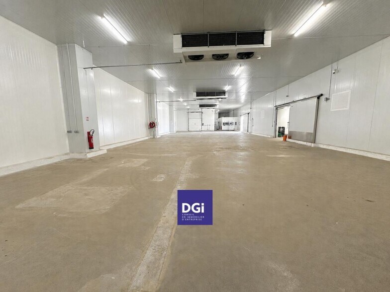 Flex in Nîmes for lease - Interior Photo - Image 2 of 7