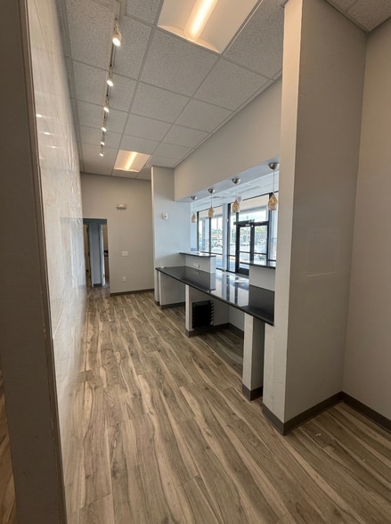 7701 W Hillsborough Ave, Tampa, FL for lease - Building Photo - Image 2 of 8