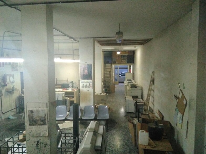 Retail in Cáceres, Cáceres for lease - Building Photo - Image 2 of 9