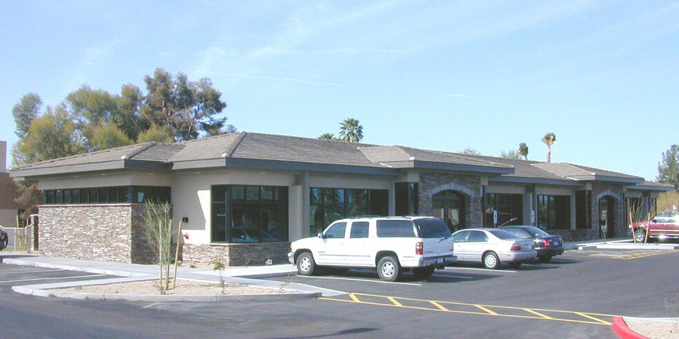 15640 N 7th St, Phoenix, AZ à louer - Photo du bâtiment - Image 2 de 4