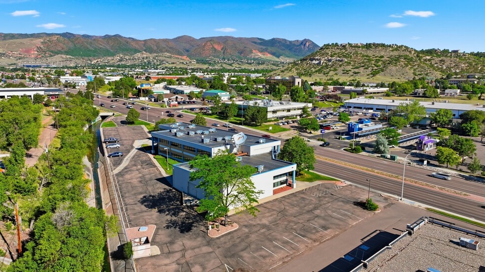 1065 W Garden Of The Gods Rd, Colorado Springs, CO for lease - Building Photo - Image 2 of 6