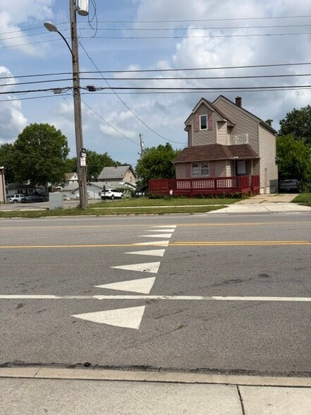 524 Cleveland St, Elyria, OH for lease - Building Photo - Image 2 of 8