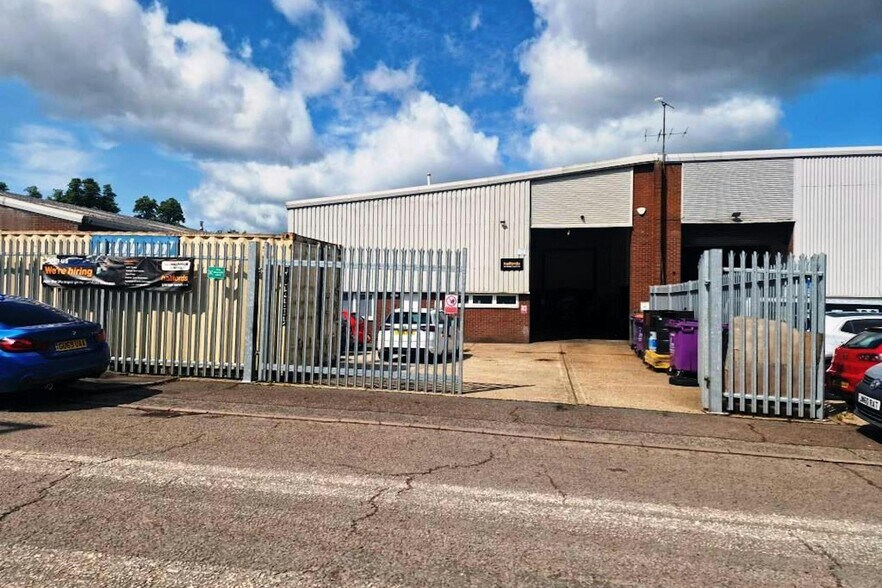 Grafton Way, Basingstoke à louer - Photo du bâtiment - Image 2 de 4