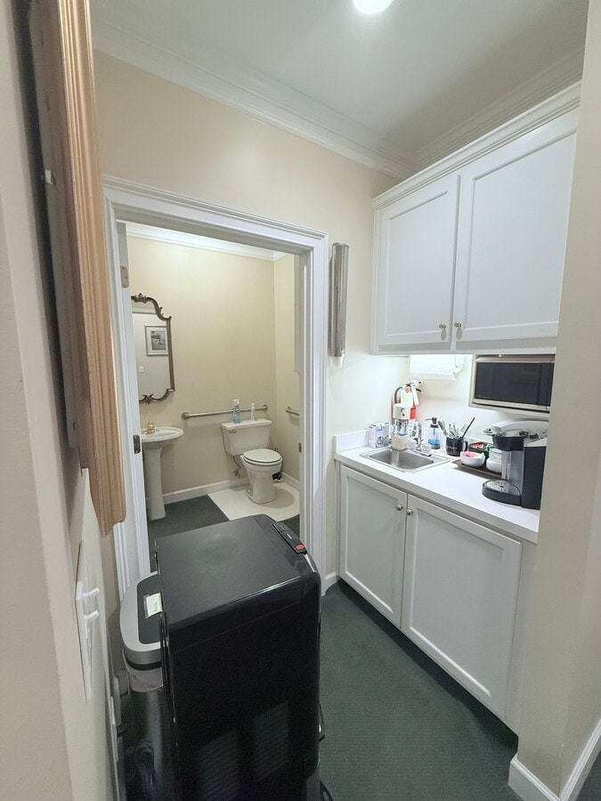 500 Sun Valley Dr, Roswell, GA 30076 - Unit C-1 -  - Interior Photo - Image 2 of 9