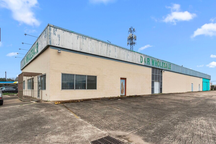 6816 Larkwood Dr, Houston, TX à louer - Photo du bâtiment - Image 3 de 30