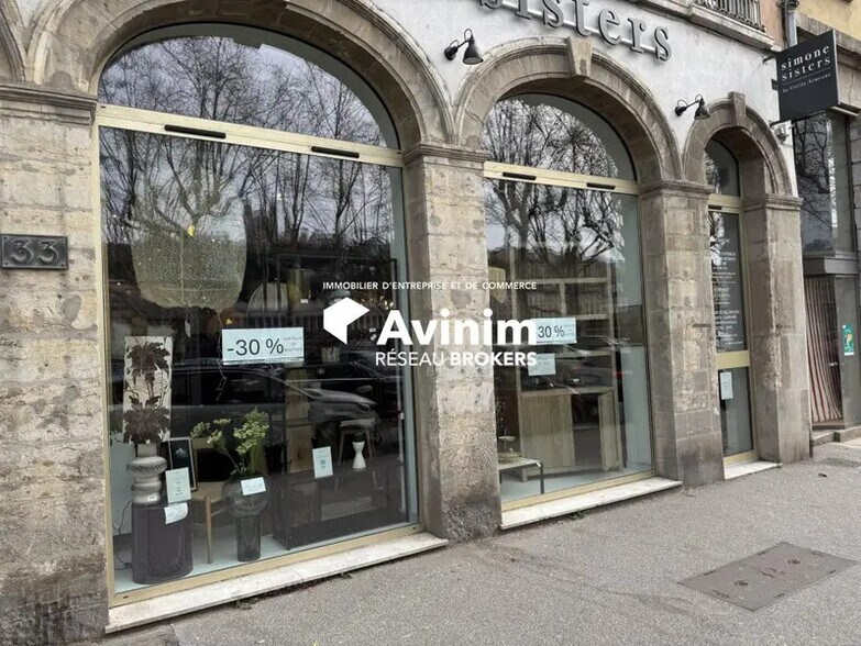 Retail in Lyon for lease - Building Photo - Image 1 of 11