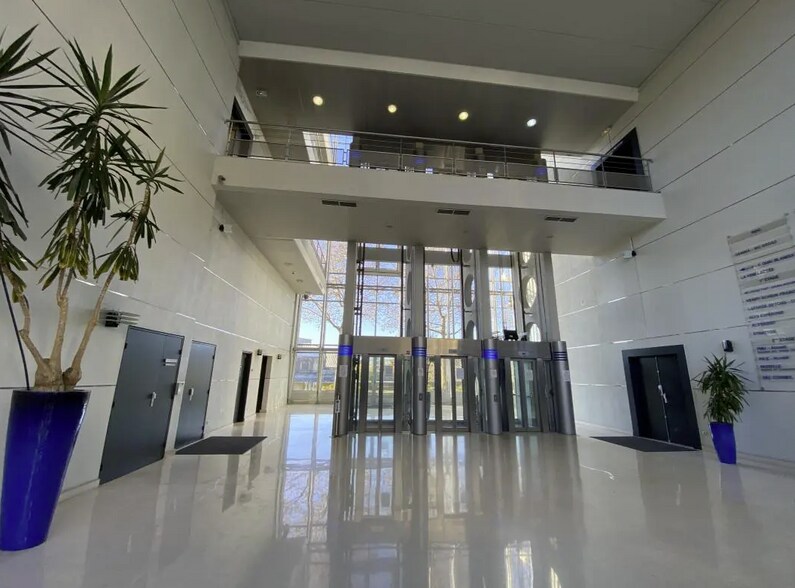 Bureau dans Alfortville à louer - Hall d’entrée - Image 3 de 3