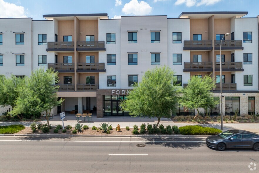 2040-2060 N Scottsdale Rd, Scottsdale, AZ à louer - Photo du bâtiment - Image 3 de 5