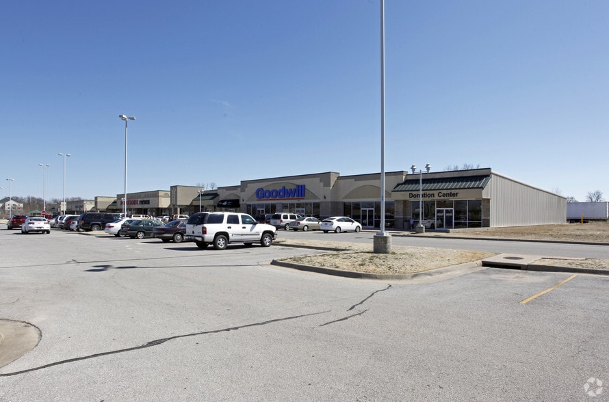 1400 SE Walton Blvd, Bentonville, AR for lease - Primary Photo - Image 1 of 4