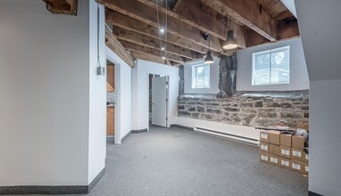 329 Rue de la Commune O, Montréal, QC à louer Photo intérieure- Image 2 de 5