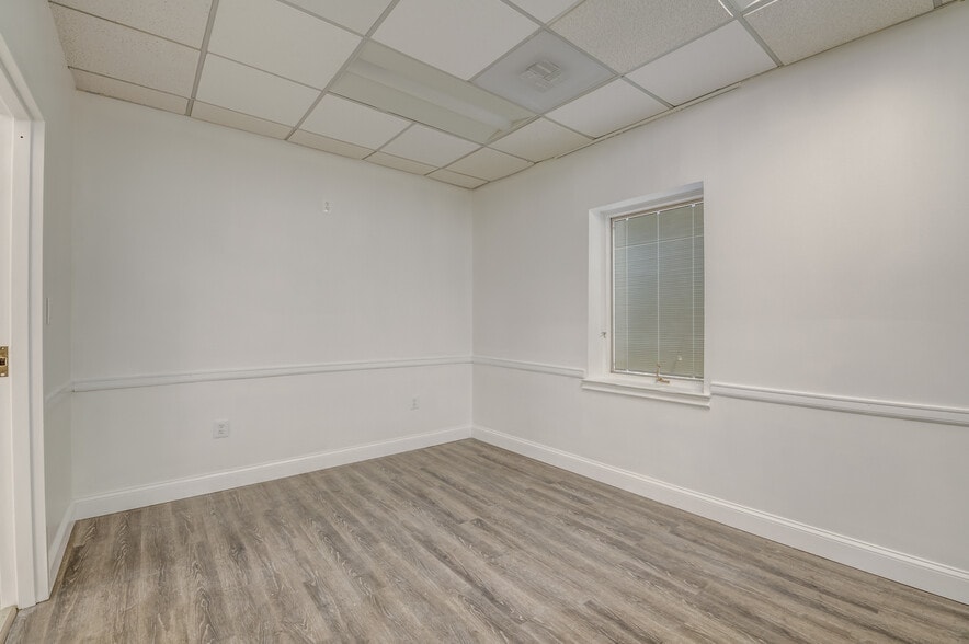 4609 Pinecrest Office Park Dr, Alexandria, VA for sale - Building Photo - Image 2 of 103