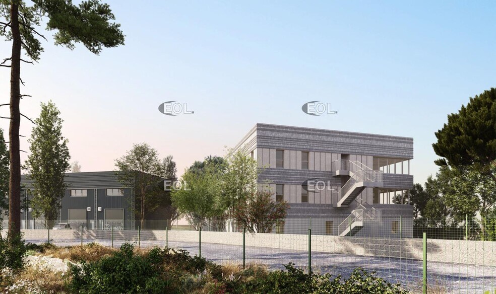 Flex in Marseille for sale - Building Photo - Image 2 of 5